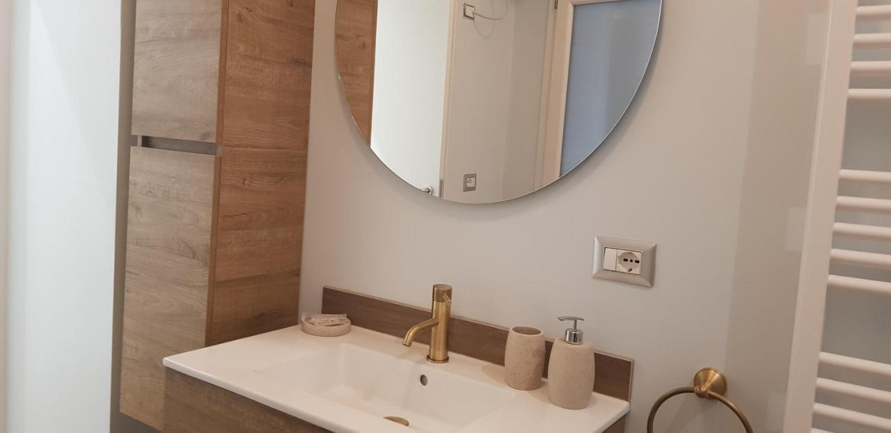 Casa Rosamari - Su Lago Di Posta Fibreno, Appartamento Con Camino Exterior foto